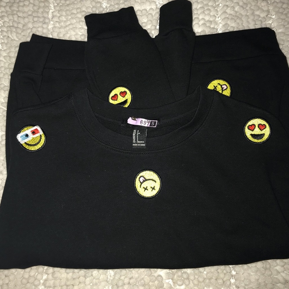 Fun emoji crew neck!